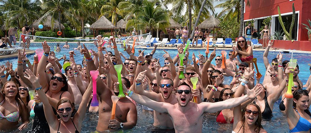 Spring Breakers In Cancun Reportedly Chant 'Build That Wall!' - Daily Caller