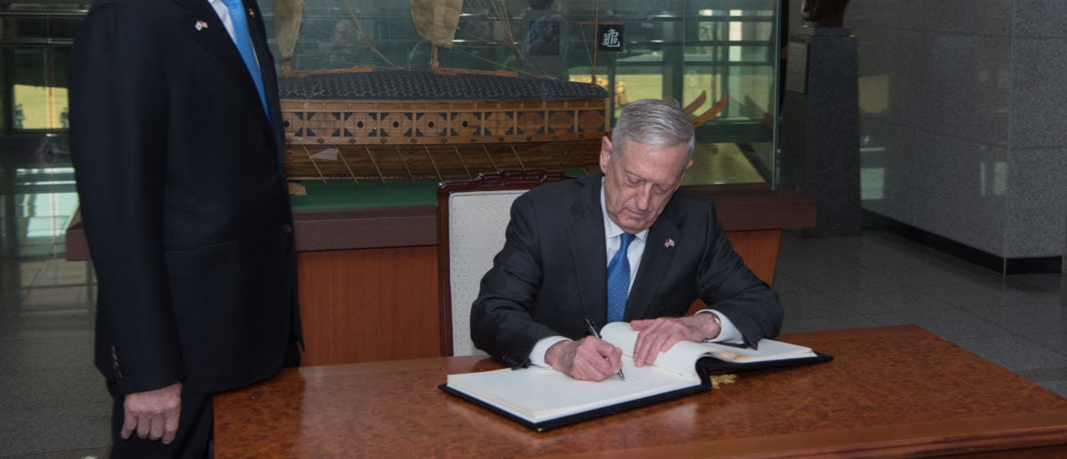 Defense Secretary Jim Mattis signs the guest book following a South Korean honor guard ceremony hosted by their South Korean counterparts Minister Song Young-moo and Air Force Gen. Jeong Kyeong-doo during a visit to Seoul, South Korea, Oct. 28, 2017. (DoD photo by US Army Sgt. Amber I. Smith)
