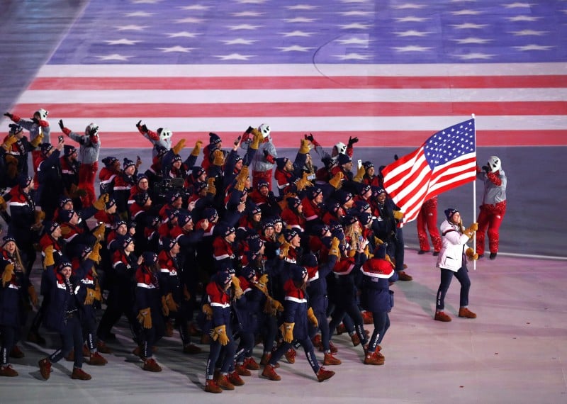 Erin Hamlin of U.S. carries the national flag. REUTERS/Phil Noble