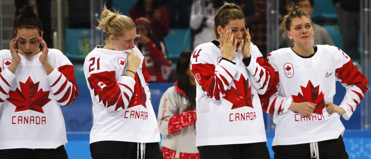 Ice Hockey - Pyeongchang 2018 Winter Olympics - Women's Gold Medal Final Match - Canada v USA - Gangneung Hockey Centre, Gangneung, South Korea - February 22, 2018 -  Canadian players react in dejection after losing to the U.S. REUTERS/Grigory Dukor 
