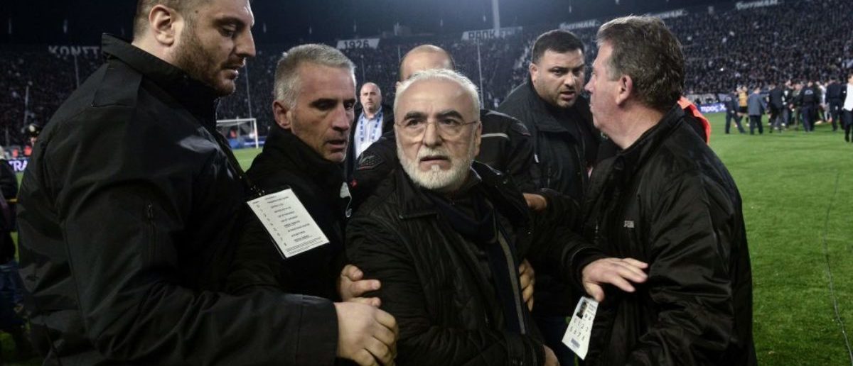 The match between PAOK Thessaloniki and AEK Athens for the Greek Super League at Toumpa stadium has been temporarily stopped after the referee and his assistants were deliberating whether to allow or disallow a  90th minute goal for PAOK.  (Photo credit should read SAKIS MITROLIDIS/AFP/Getty Images)