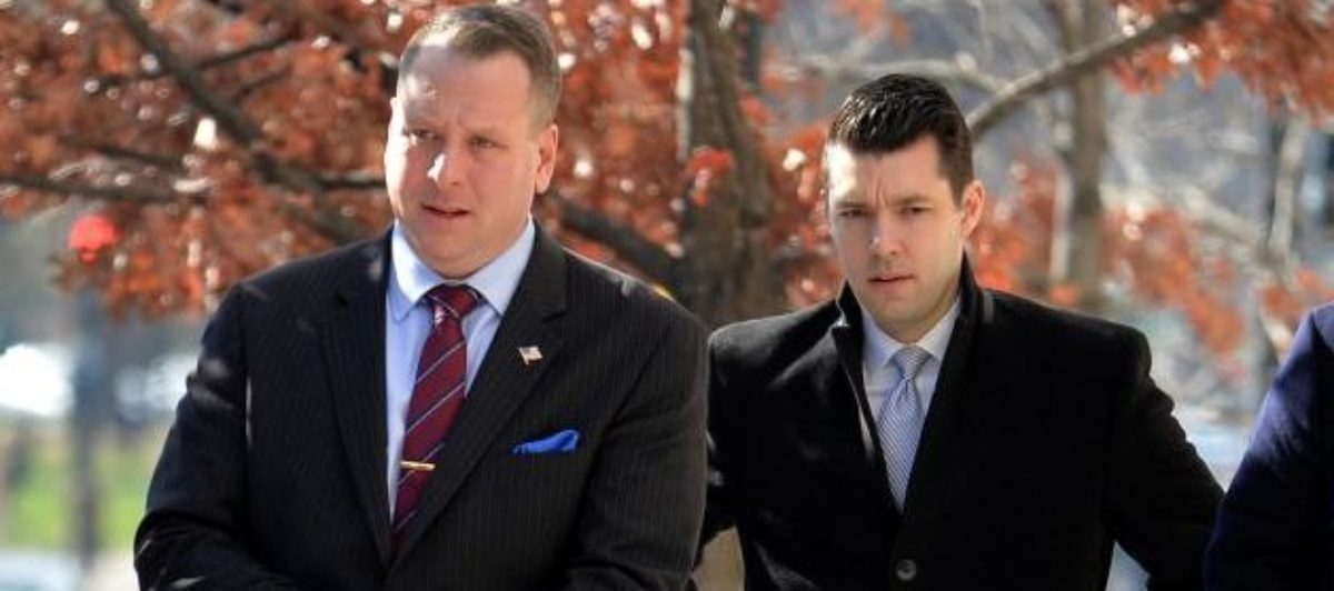 Sam Nunberg, (L) former campaign aide to President Donald Trump, subpoenaed to testify before a grand jury in special counsel Robert Mueller's investigation into Russian meddling in the 2016 U.S. election, arrives at U.S. District Court, Washington, DC, U.S., March 9, 2018. REUTERS/Mike Theiler