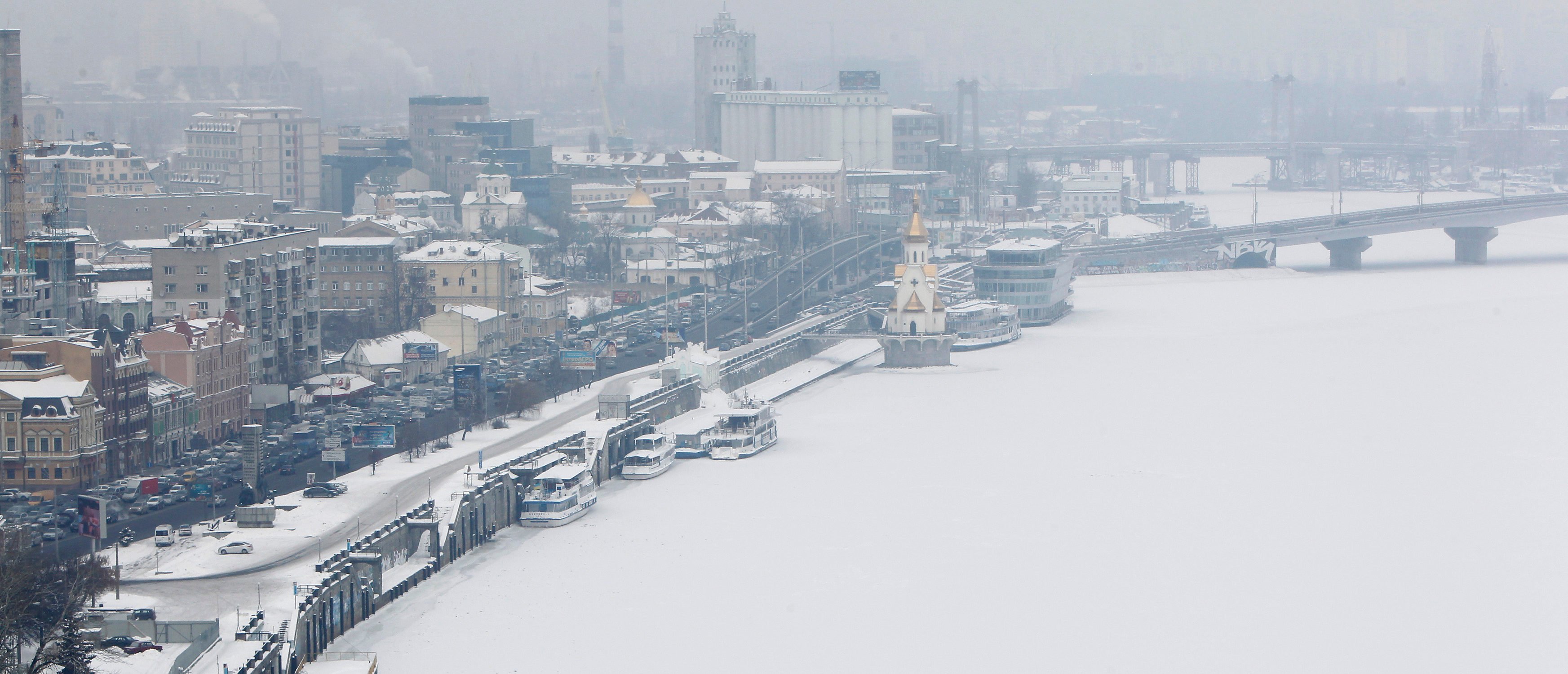 A view of the frozen River Dnieper in an air temperature around minus 18 degree Celsius (minus 4 Fahrenheit) in snow covered central Kiev, February 3, 2012.  Thirty-eight more deaths from a cold snap have been registered in Ukraine in the past 24 hours, bringing to 101 the toll from freezing temperatures across the former Soviet republic, the Emergencies Ministry said on Friday.  REUTERS/Gleb Garanich 