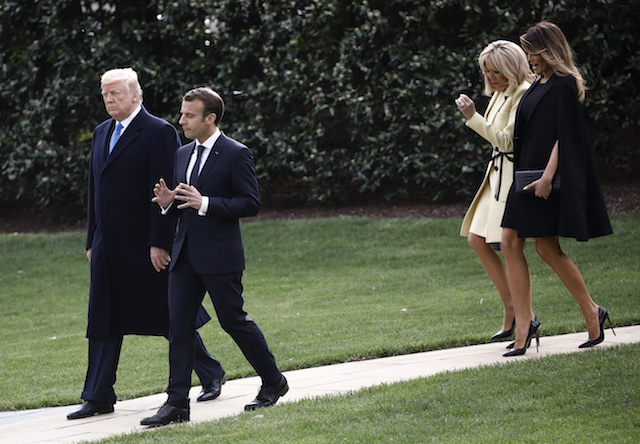 U.S. President Donald Trump and French President Emmanuel Macron walks together with their wives Brigitte Macron and first lady Melania Trump as they exit the West Wing to plant a tree together at the White House in Washington, U.S., April 23, 2018. REUTERS/Carlos Barria - HP1EE4N1O9KWZ