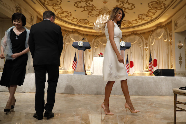 U.S. first lady Melania Trump and Akie Abe (L), wife of Japanese Prime Minister Shinzo Abe, arrive to attend a joint press conference held by U.S. President Donald Trump and Prime Minister Shinzo Abe at Trump's Mar-a-Lago estate in Palm Beach, Florida, U.S., April 18, 2018. REUTERS/Kevin Lamarque - HP1EE4I1Q77RP