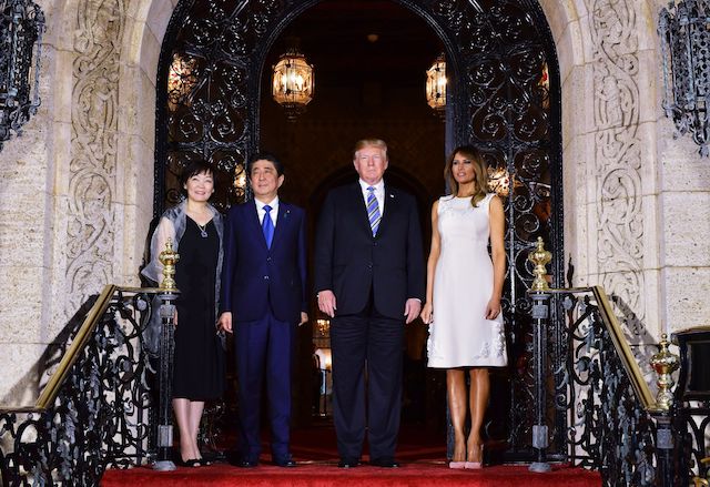 US President Donald Trump and First Lady Melania Trump greet Japan's Prime Minister Shinzo Abe and his wife Akie Abe ahead of a dinner at Trump's Mar-a-Lago estate in Palm Beach, Florida on April 18, 2018. / AFP PHOTO / MANDEL NGAN        (Photo credit should read MANDEL NGAN/AFP/Getty Images)