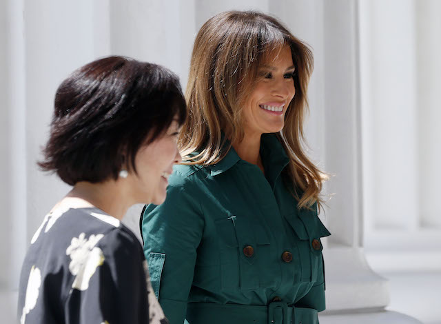 US First Lady Melania Trump (R) and the wife of Japanese Prime Minister Shinzo Abe, Akie, arrive at the Flagler Museum in Palm Beach, Florida April 18, 2018. / AFP PHOTO / RHONA WISE (Photo credit should read RHONA WISE/AFP/Getty Images)