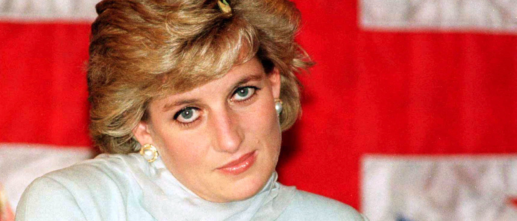 Remembering Princess Diana With Her Most Iconic Photos [SLIDESHOW ...