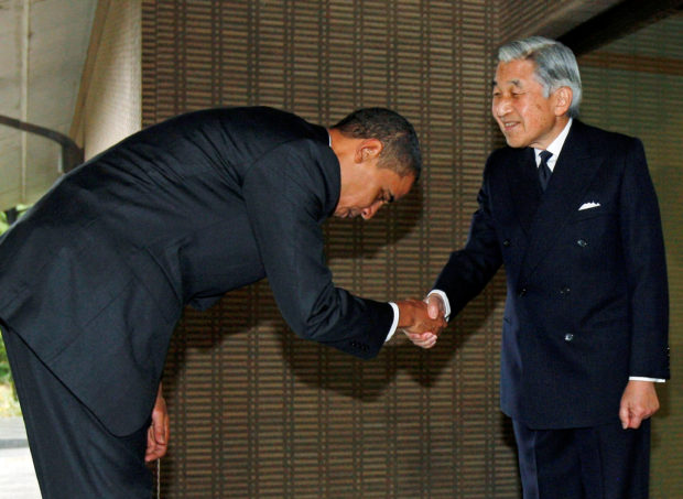 U.S. President Barack Obama is greeted by Emperor Akihito upon arriving at the Imperial Palace in Tokyo November 14, 2009. REUTERS/Jim Young/File photo