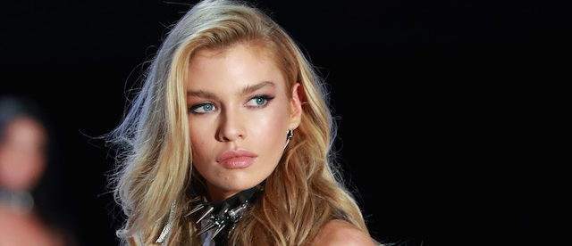 Stella Maxwell Poses Nude For French Magazine Spread [PHOTOS] | The ...