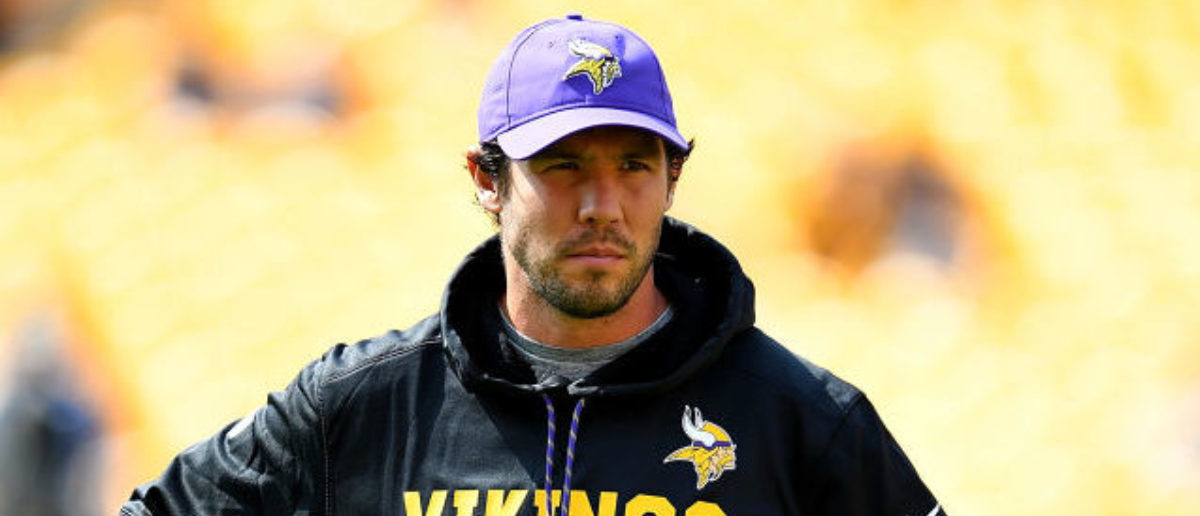 PITTSBURGH, PA - SEPTEMBER 17:  Sam Bradford #8 of the Minnesota Vikings looks on during warmups before the game against the Pittsburgh Steelers at Heinz Field on September 17, 2017 in Pittsburgh, Pennsylvania. (Photo by Joe Sargent/Getty Images)