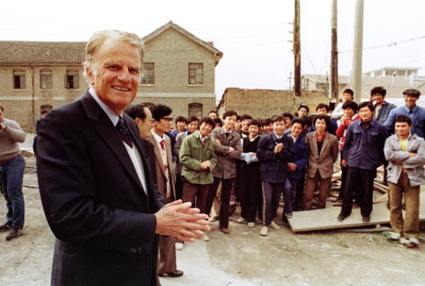 HUAIYIN, CHINA: Billy Graham (L), the American evangelist, addresses Chinese faithful 20 April 1988 in front of his wife Ruth birthplace in Huaiyin, Jiangsu province, China. Graham, (son of a dairy farmer, born in 1918 in Charlotte, NC), attended Florida Bible Institute and was ordained a Southern Baptist minister in 1939 and quickly gained a reputation as a preacher. During the 1950s he conducted a series of highly organized revivalist campaigns in the USA and UK, and later in South America, the USSR and Western Europe. (JOHN GIANNINI/AFP/Getty Images)