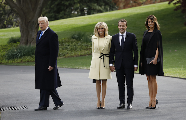 U.S. President Donald Trump leads the way as he and first lady Melania Trump (R) welcome French President Emmanuel Macron and his wife Brigitte Macron at the White House in Washington, U.S., April 23, 2018, REUTERS/Carlos Barria - HP1EE4N1O9XX1