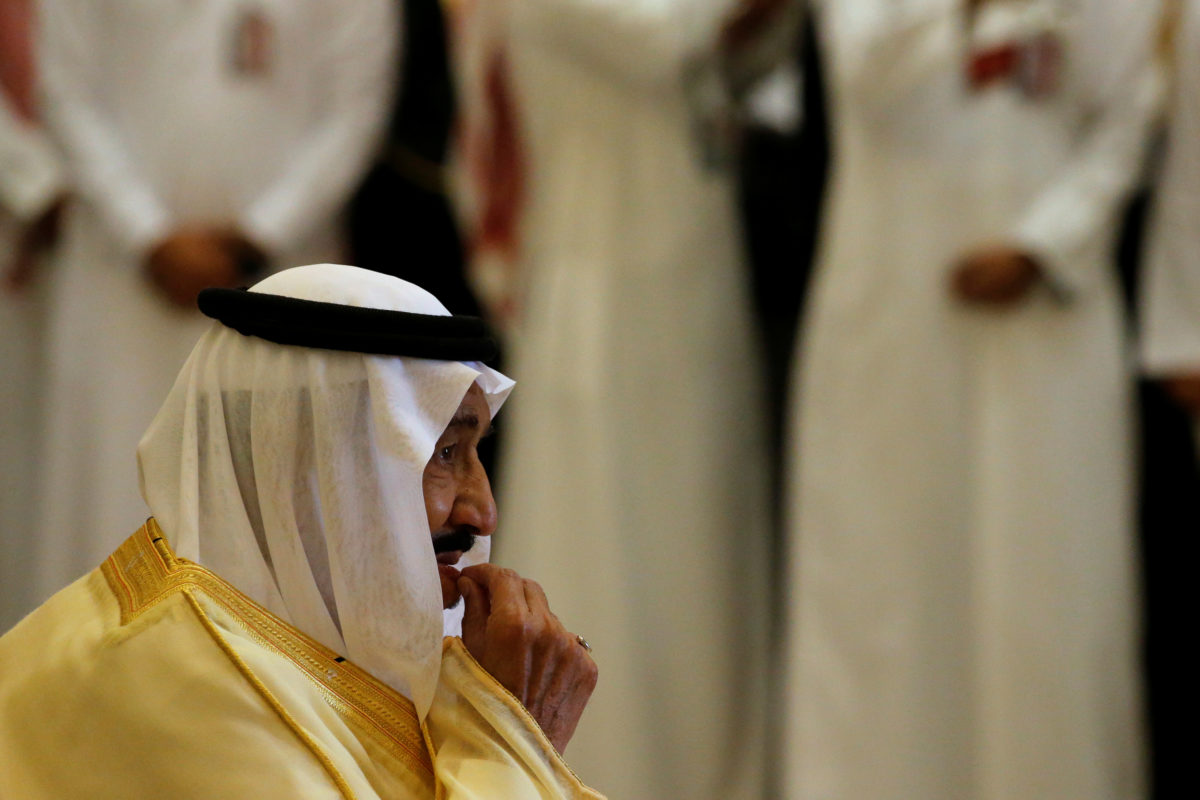 Saudi Arabia's King Salman bin Abdulaziz Al Saud waits to greet U.S. President Donald Trump, as he arrives to attend a summit of Gulf Cooperation Council leaders in Riyadh, Saudi Arabia May 21, 2017. REUTERS/Jonathan Ernst