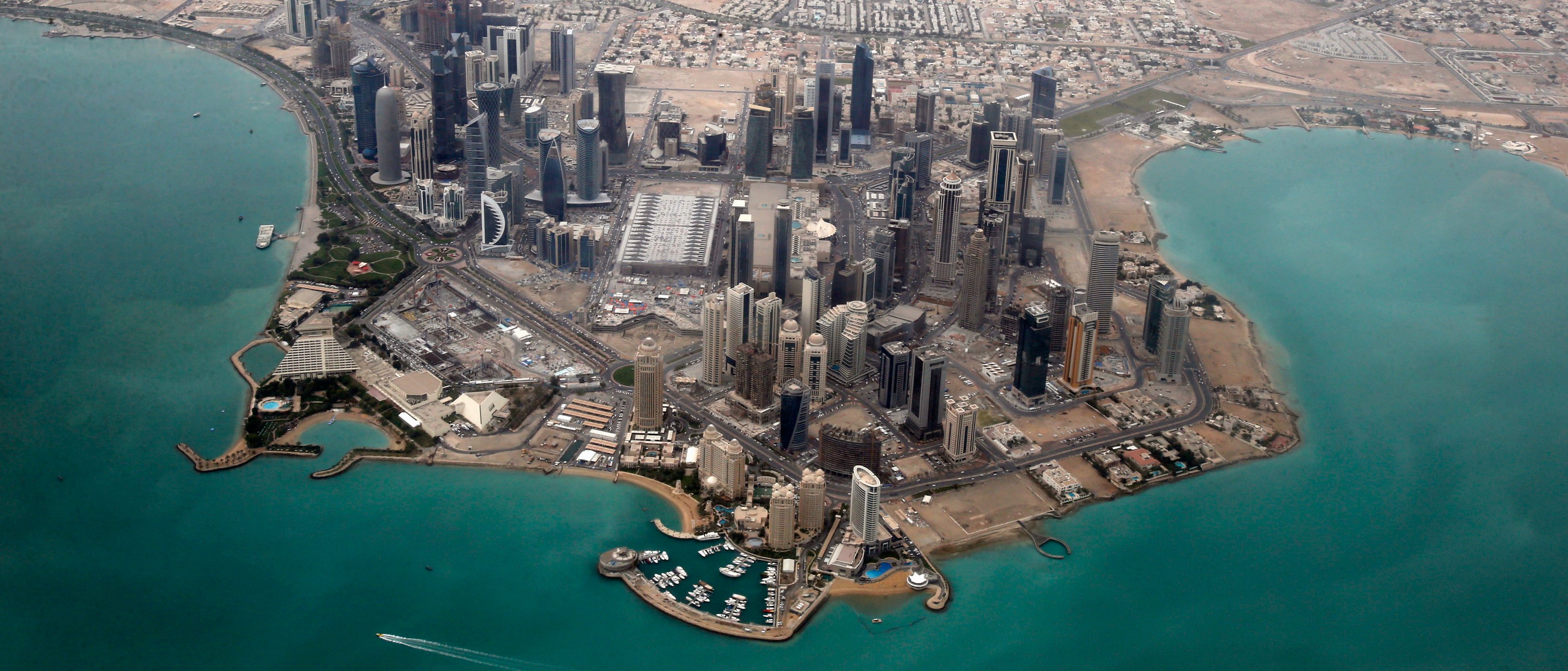 An aerial view shows Doha's diplomatic area March 21, 2013. REUTERS/Fadi Al-Assaad (QATAR - Tags: CITYSCAPE TPX IMAGES OF THE DAY) - GM1E93L1O2W01