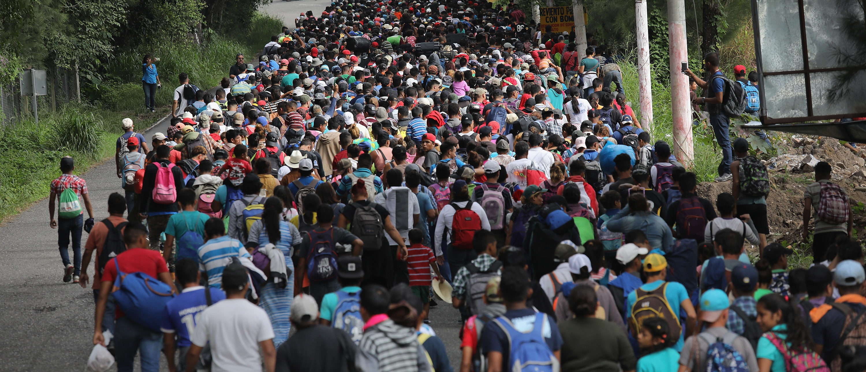 Почему мексиканцы бегут. Мигранты из Латинской Америки. Гондурас беженцы. Миграция людей. Беженцы из Мексики в США.
