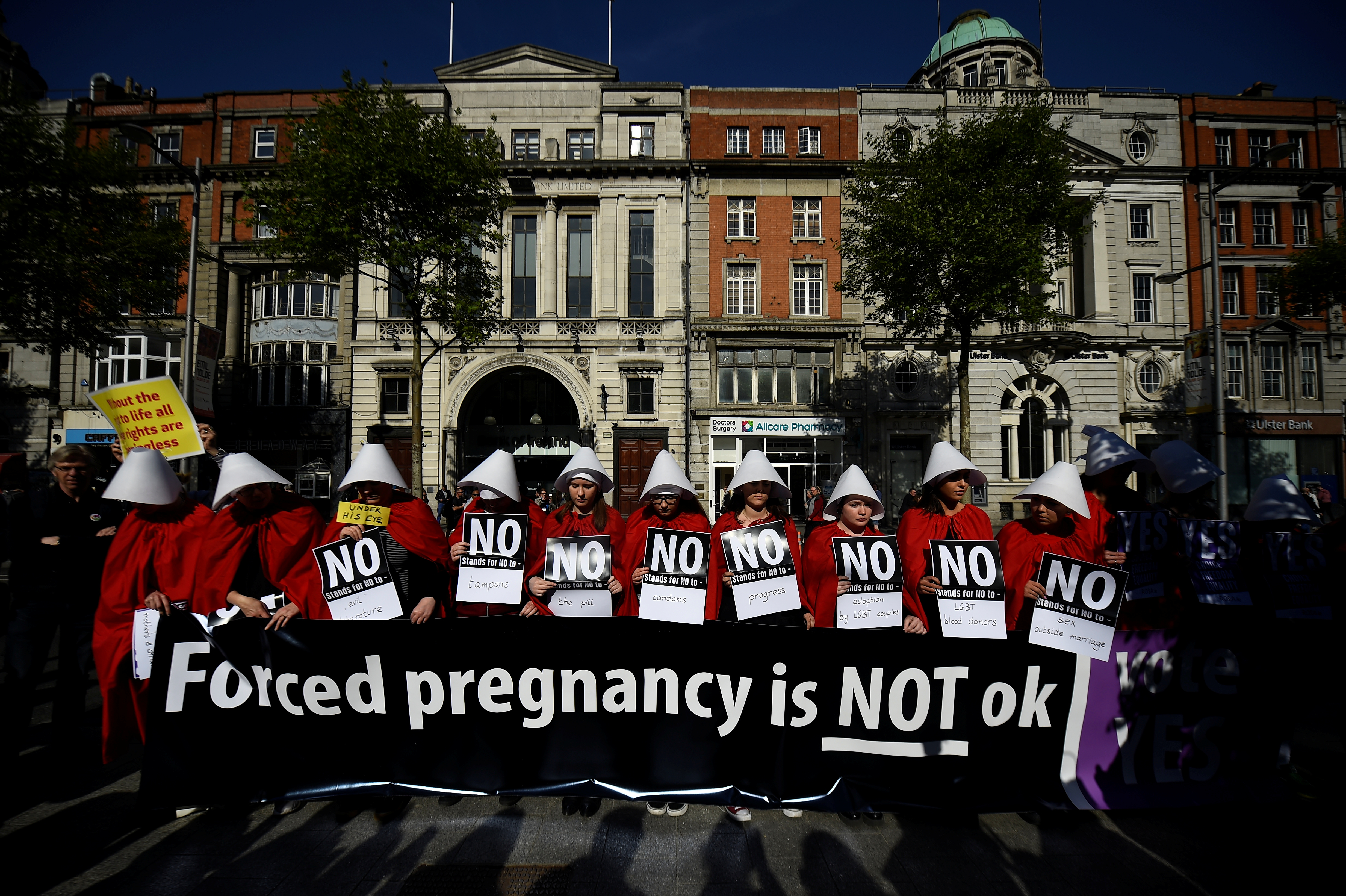 Pro-Choice activists dress up as characters from the Handmaid's Tale in a City centre demonstration ahead of a May 25 referendum on abortion law, in Dublin, Ireland May 23, 2018. REUTERS/Clodagh Kilcoyne - RC1E13084410