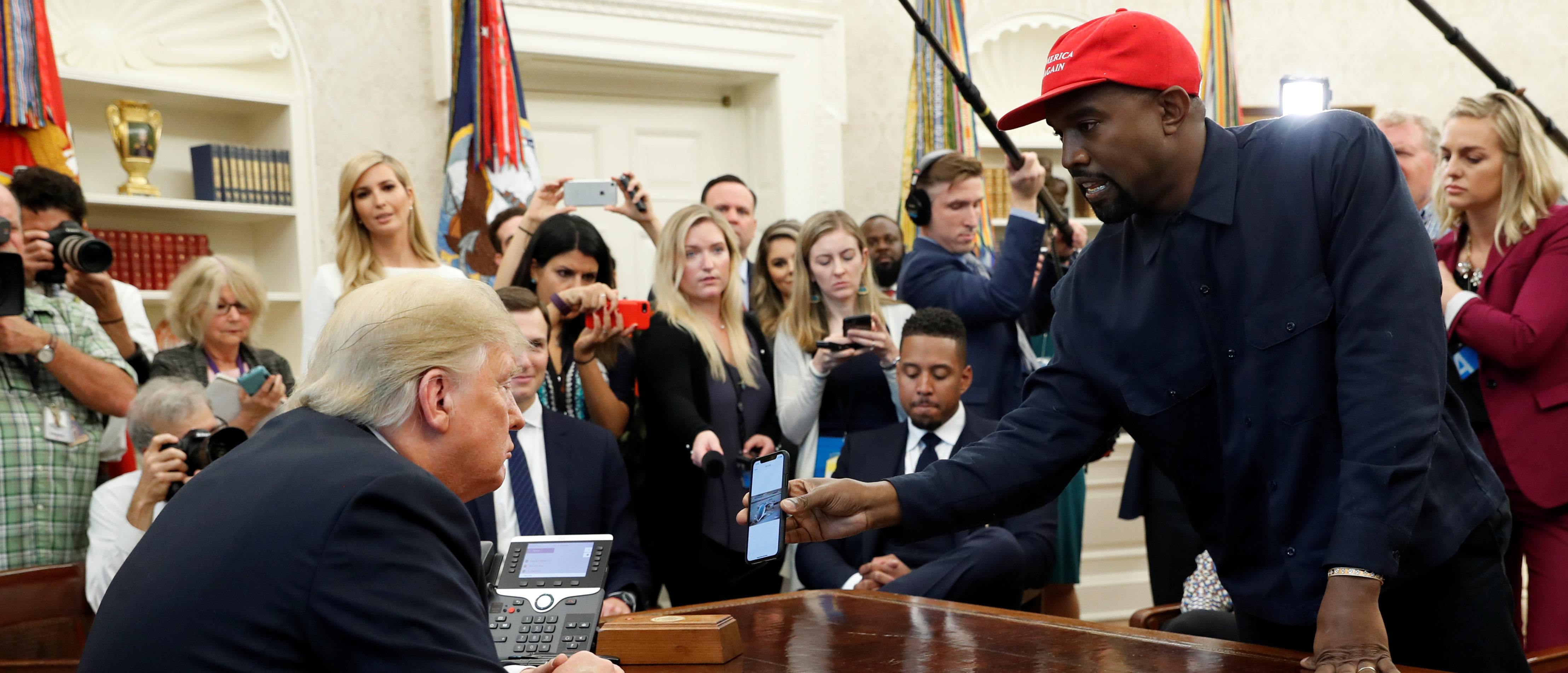 Kanye West Lavishes Praise On Trump In 10-Minute Oval Office Speech ...