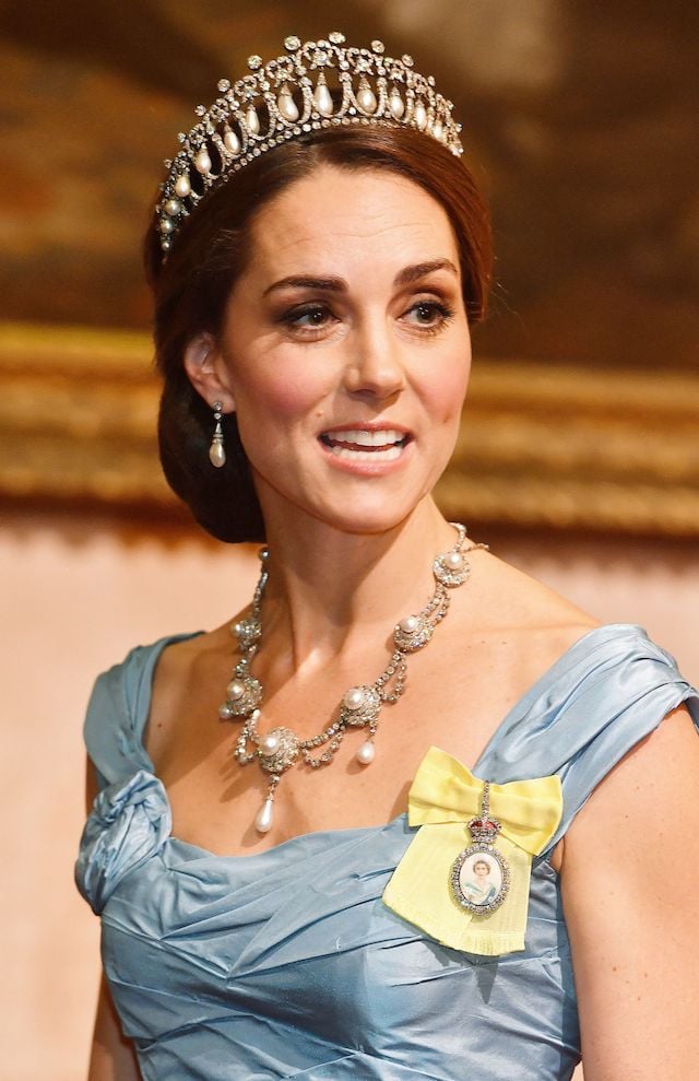 Kate Middleton Shines In Blue Gown And Princess Diana’s