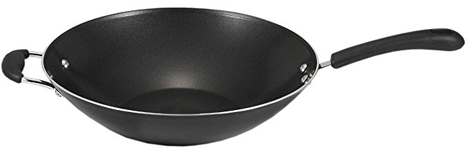 Normally $45, this wok is 55 percent off (Photo via Amazon)