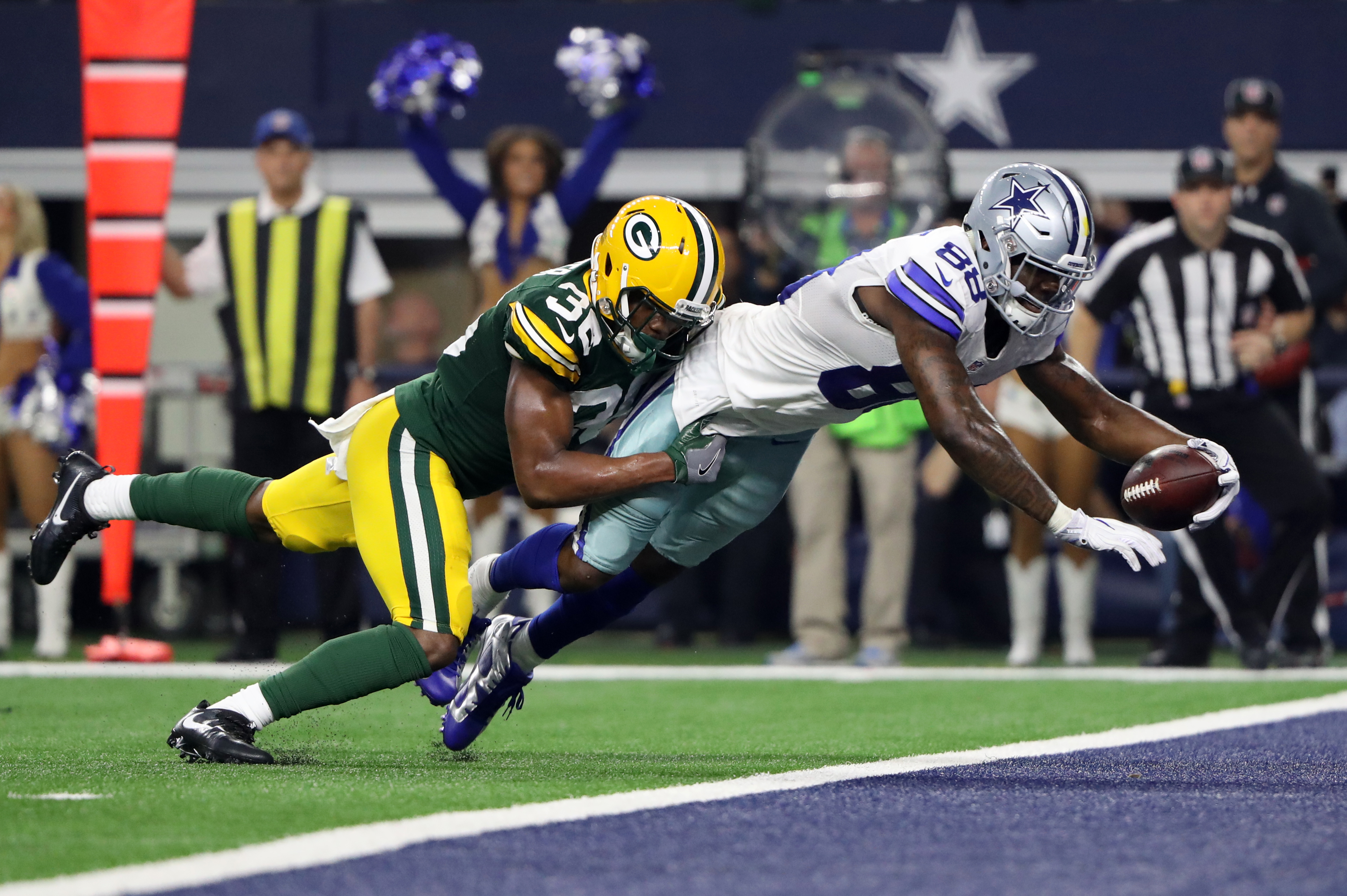 Dallas Cowboys wide receiver Dez Bryant (88) catches a touchdown against Green Bay Packers cornerback LaDarius Gunter (36) during the fourth quarter in the NFC Divisional playoff game at AT&T Stadium Jan. 15, 2017. Photo: Kevin Jairaj-USA TODAY Sports