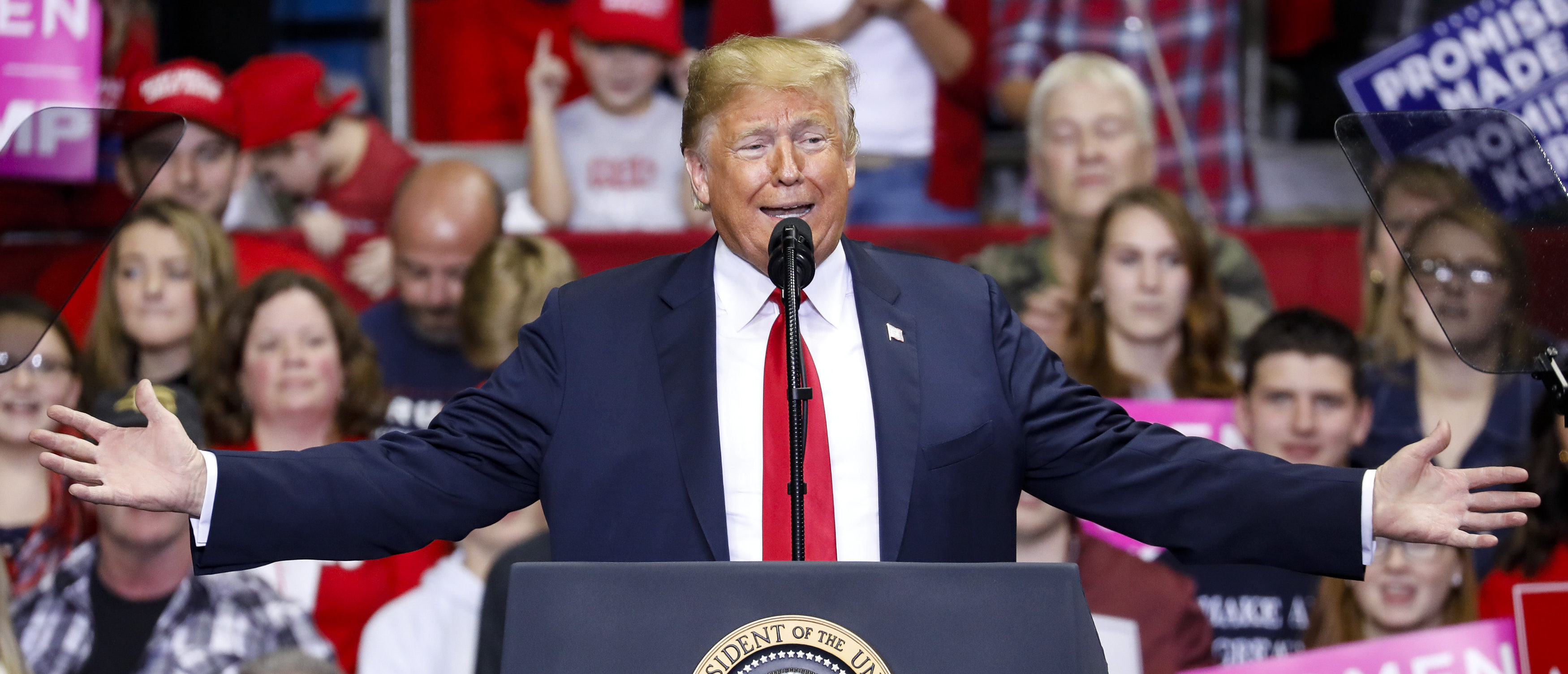 FORT WAYNE, IN - NOVEMBER 05: U.S. President Donald Trump speaks during a campaign rally for Republican Senate candidate Mike Braun at the County War Memorial Coliseum November 5, 2018 in Fort Wayne, Indiana. (Photo by Aaron P. Bernstein/Getty Images)