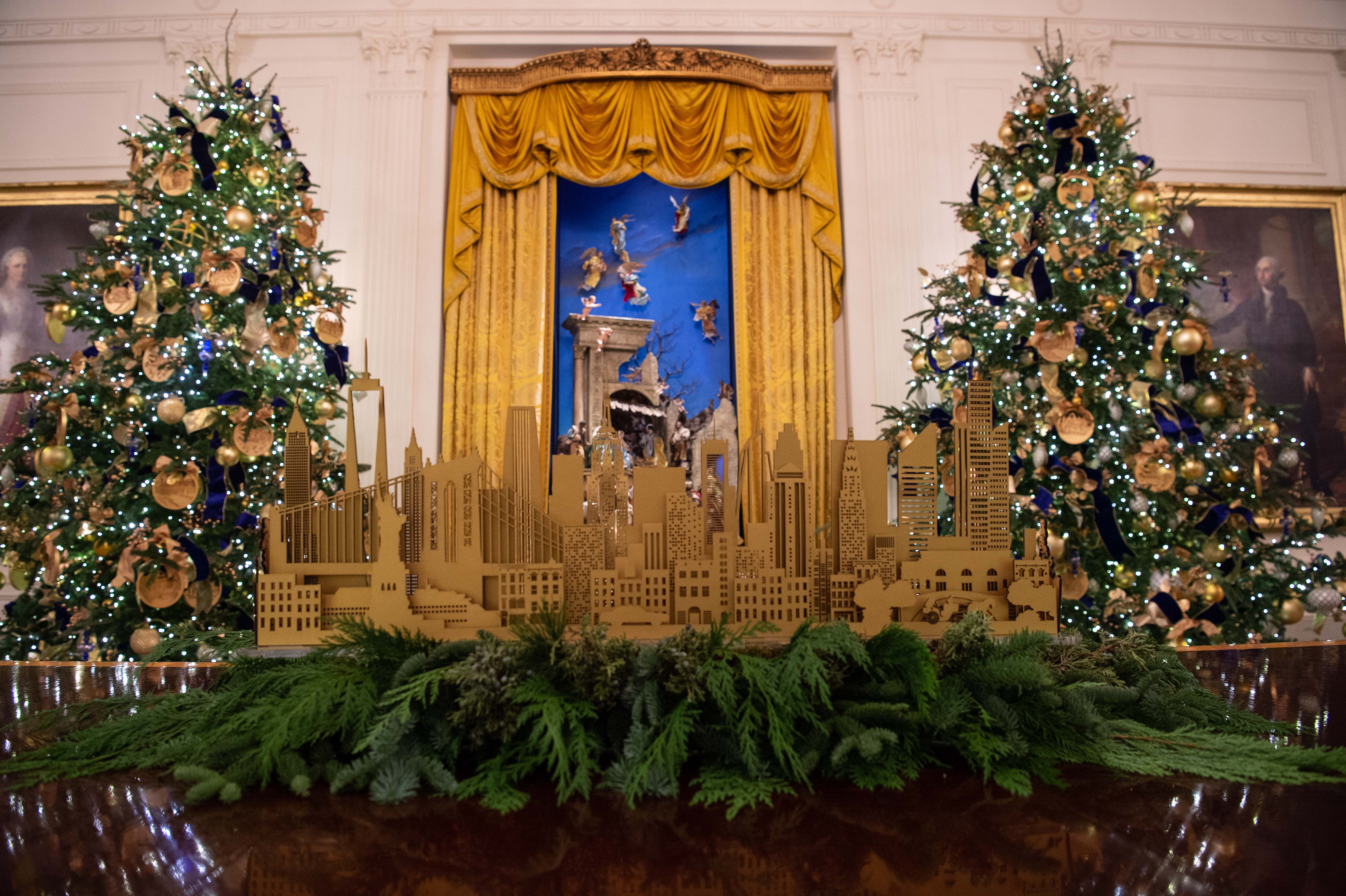 Christmas decorations are seen at the White House during a preview of the 2018 holiday decor in Washington, DC, on November 26, 2018. (Photo by NICHOLAS KAMM / AFP) (Photo credit should read NICHOLAS KAMM/AFP/Getty Images)