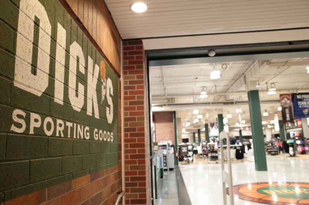 Dick's, one of the nation's largest sports retailers, said February 28 that it was immediately ending sales of all assault-style rifles in its stores. The retailer also said that it would no longer sell high-capacity magazines and that it would not sell any gun to anyone under 21 years of age, regardless of local laws. / AFP PHOTO / Robyn Beck