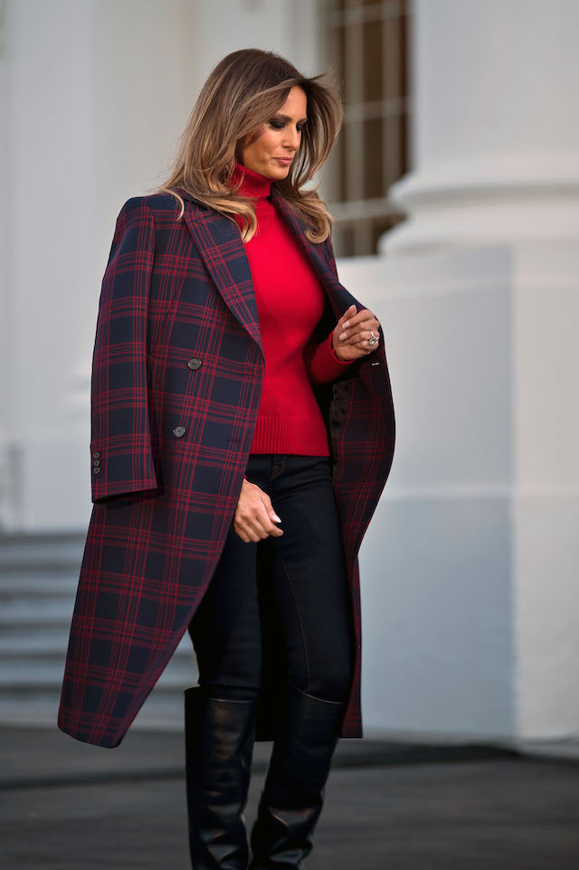 US first lady Melania Trump arrives to receive a Christmas tree during an event at the White House November 20, 2017 in Washington, DC. (Photo credit: BRENDAN SMIALOWSKI/AFP/Getty Images)