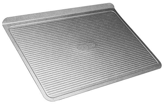 Normally $22, this cookie sheet is 41 percent off today (Photo via Amazon)