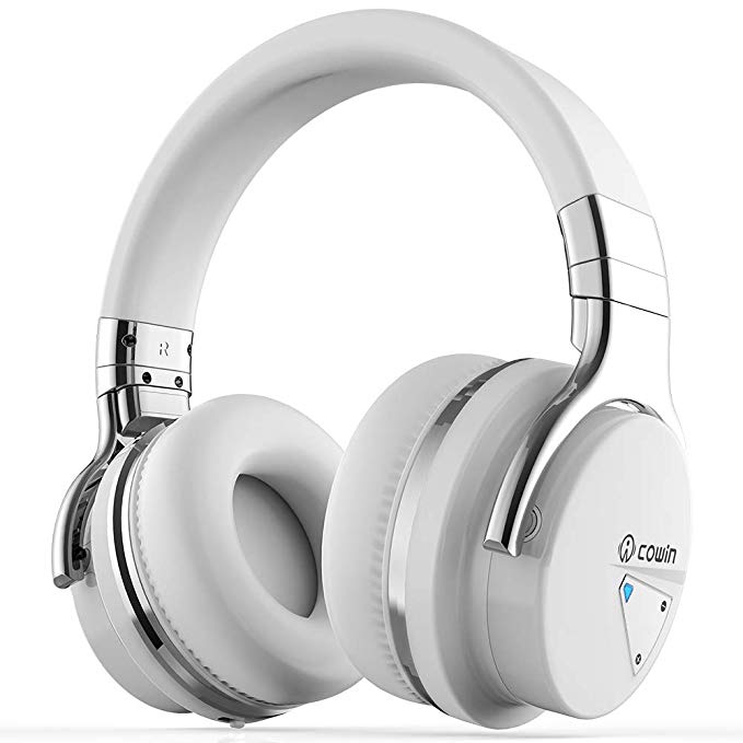 These noise cancelling headphones are 30 percent off today (Photo via Amazon)