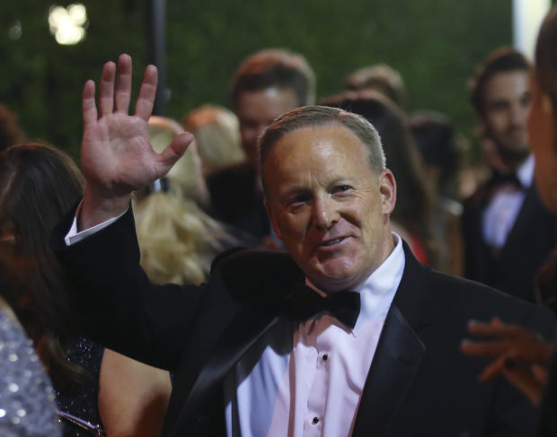69th Primetime Emmy Awards – Governors Ball – Los Angeles, California, U.S., 17/09/2017 - Sean Spicer. REUTERS/Mike Blake 