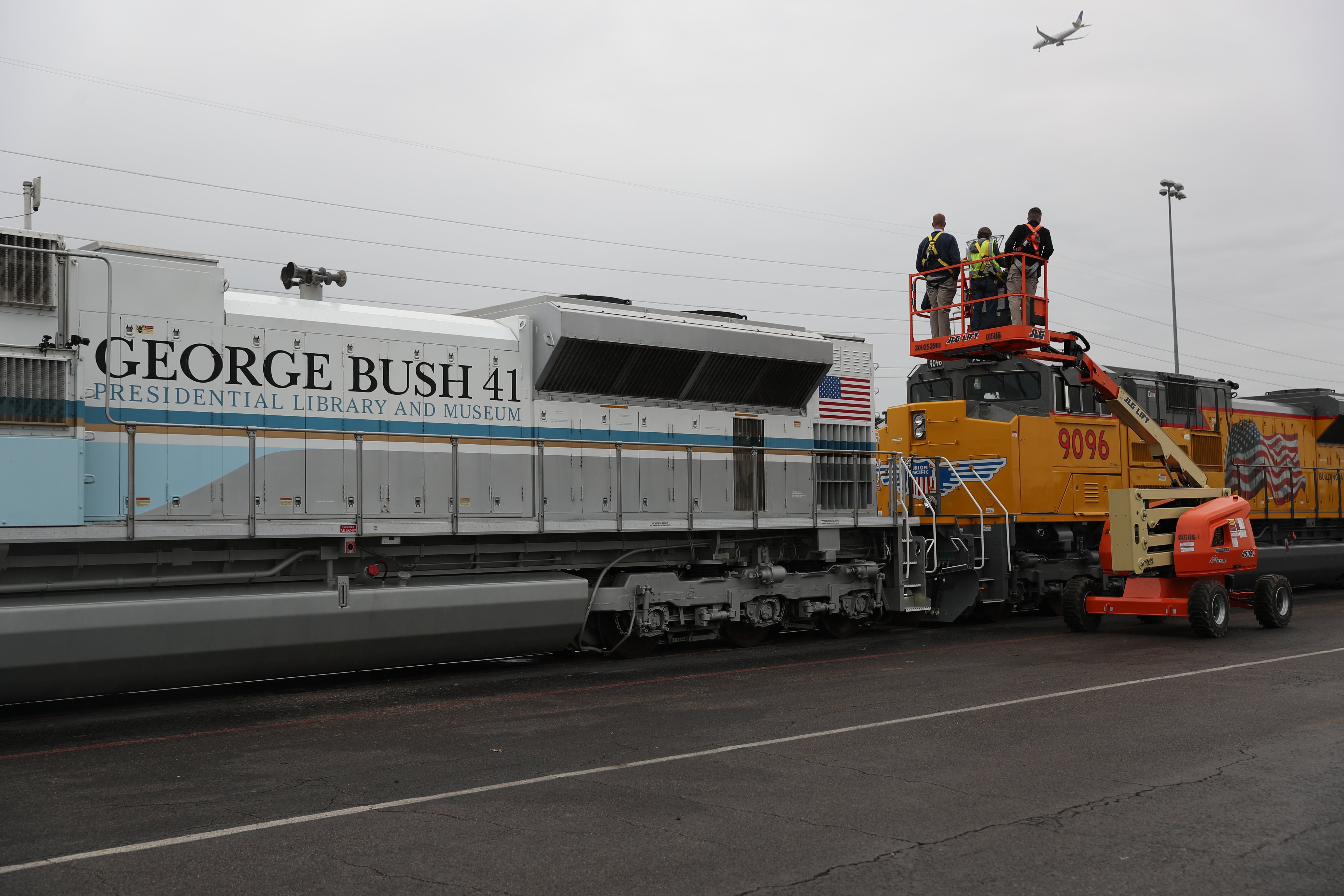 A Union Pacific locomotive, painted to look like Air Force One, will carry former President George H.W. Bush to his resting place in College Station, Texas waits at the station on December 6, 2018 in Spring, Texas. (Photo by Joe Raedle/Getty Images)