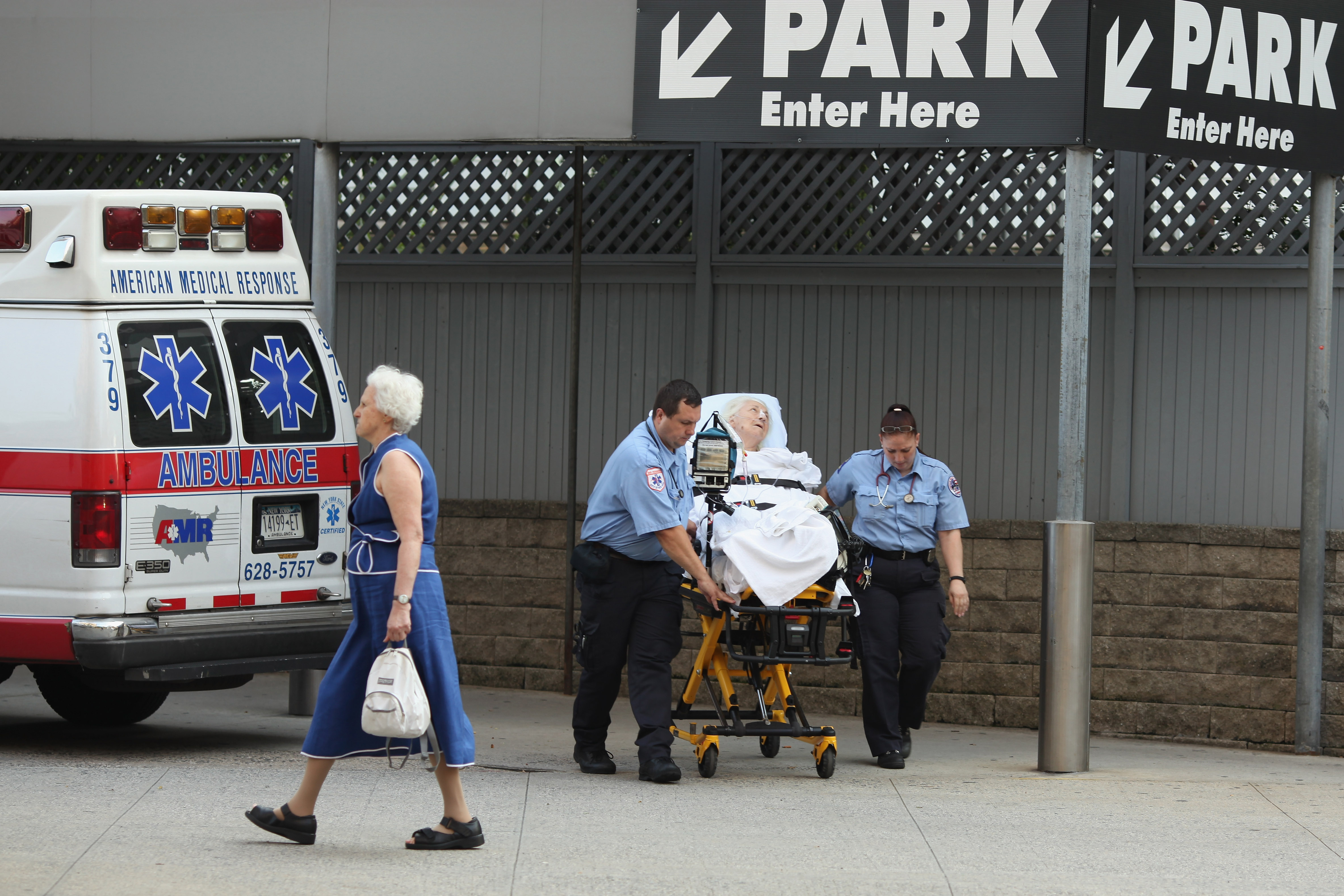 Paramedics and EMTs evacuate patients from NYU Langone Medical Center after the hosptial was ordered to to discharge or move about 400 patients to other hospitals August 26, 2011 in New York City. (Photo by Chip Somodevilla/Getty Images)