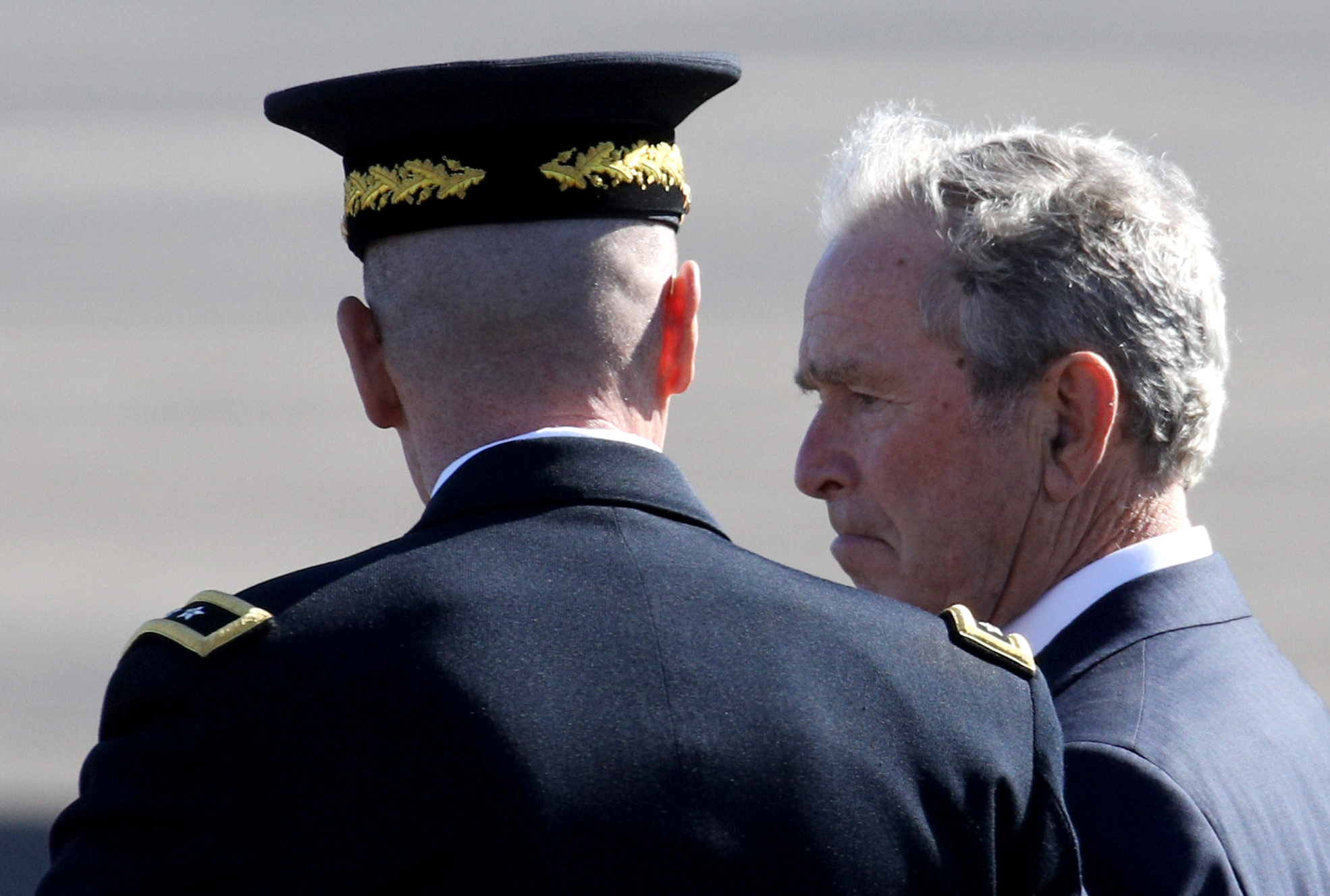 Former President George W. Bush takes part in a departure ceremony in which George H.W. Bush's casket was put on the Special Air Mission 41 plane at Ellington Field Joint Reserve Base in Houston, Texas, U.S., December 3, 2018. (REUTERS/Loren Elliott)