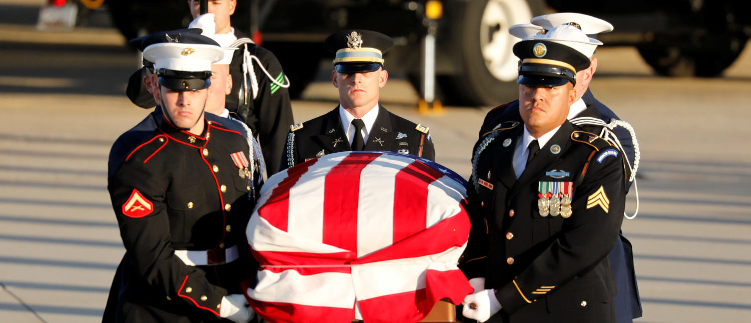 A military honor guard carries the casket of former U.S. President George H.W. Bush as it arrives at Joint Base Andrews in Maryland, U.S., December 3, 2018. (REUTERS/Yuri Gripas)