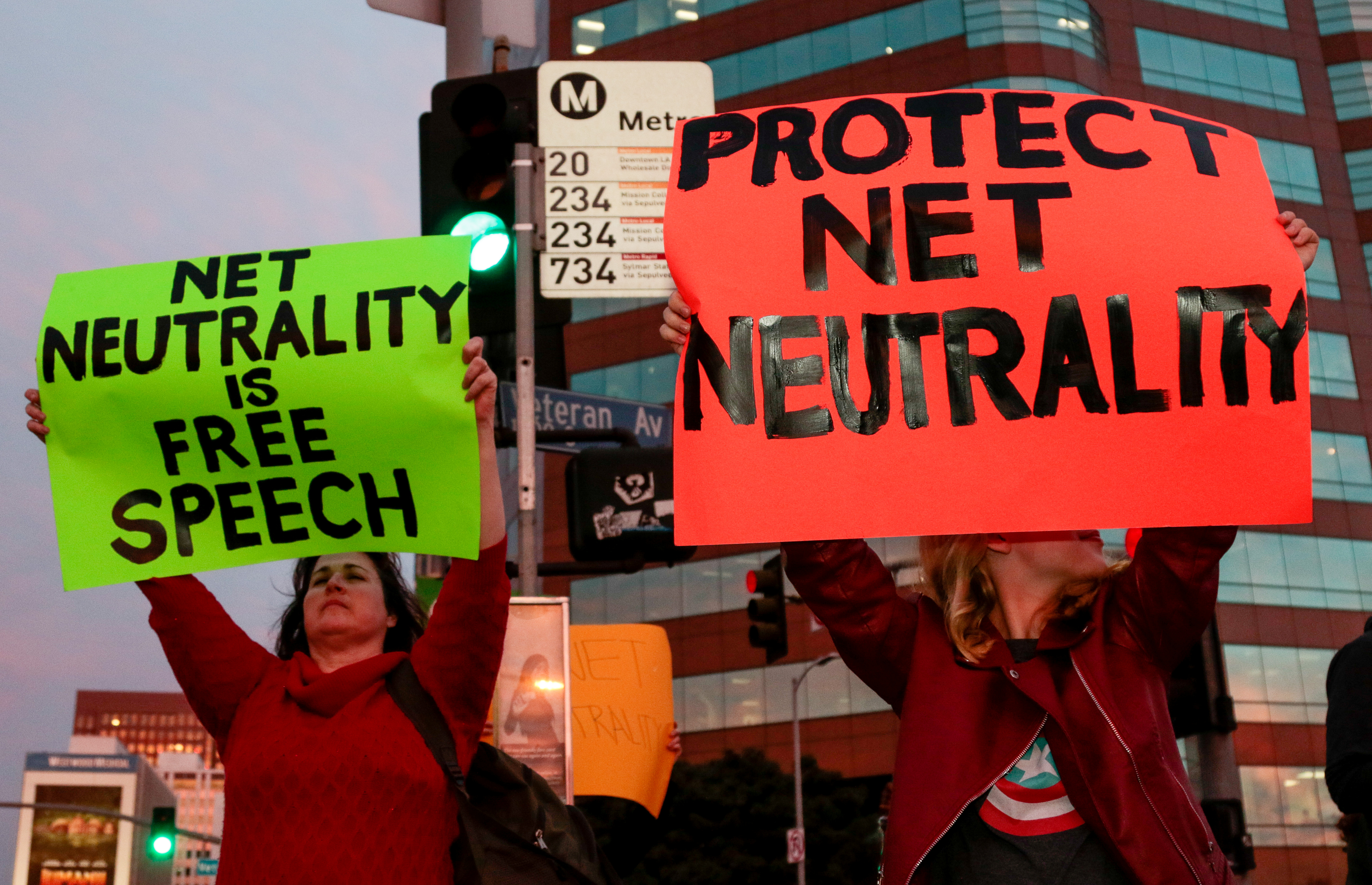 Supporter of Net Neutrality Ginger Gibson (L) of Valley Glen, California, protests the FCC's recent decision to repeal the program in Los Angeles, California, November 28, 2017. REUTERS/ Kyle Grillot - RC1DC22B8F50