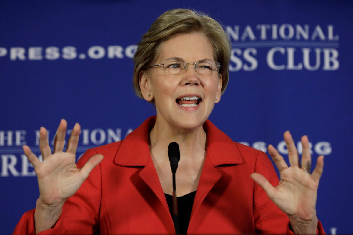 U.S. Senator Elizabeth Warren (D-MA) delivers a major policy speech on "Ending corruption in Washington" at the National Press Club, Washington, U.S., August 21, 2018. REUTERS/Yuri Gripas - RC14F69D4A40