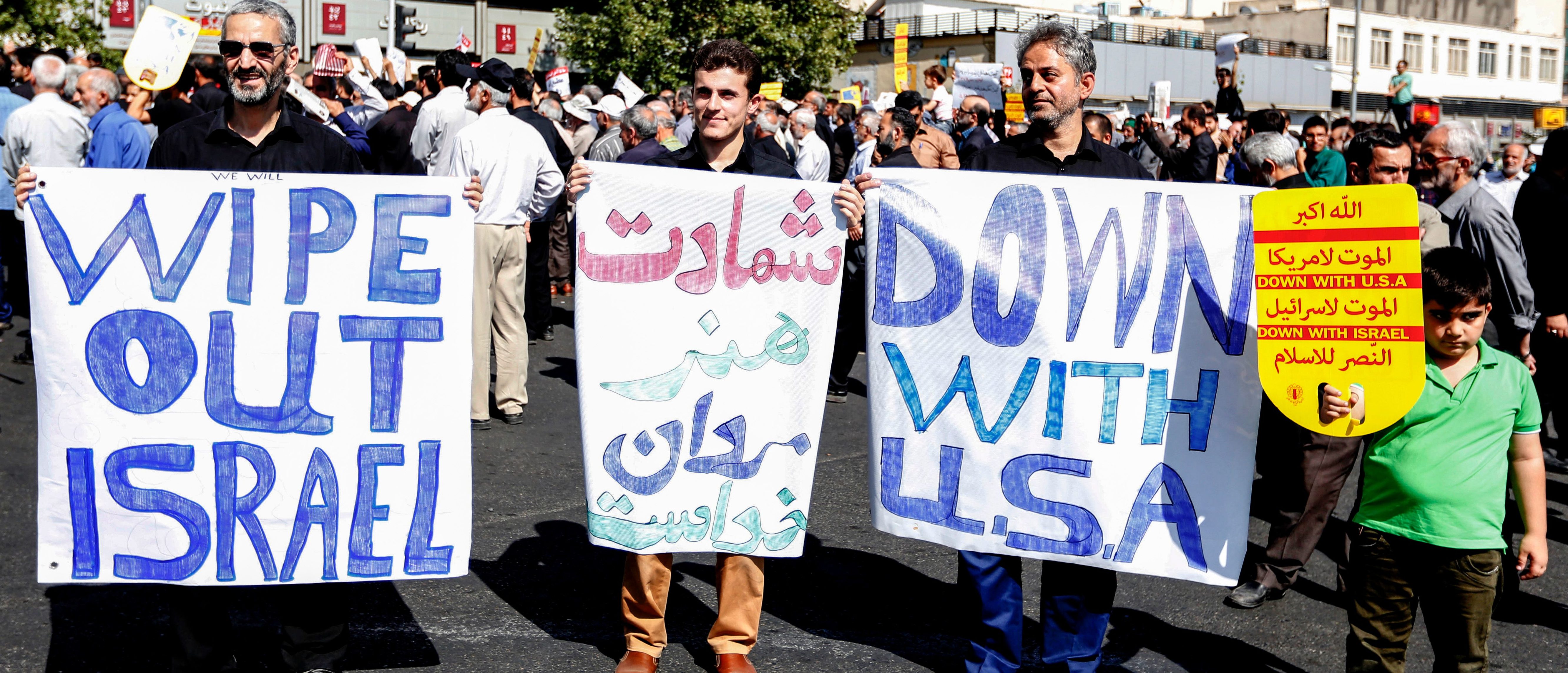 Iranians raise anti-US and anti-Israel signs during a demonstration following the weekly Muslim Friday prayer in the capital Tehran on September 28, 2018. (Photo by STRINGER / AFP) (Photo credit should read STRINGER/AFP/Getty Images)