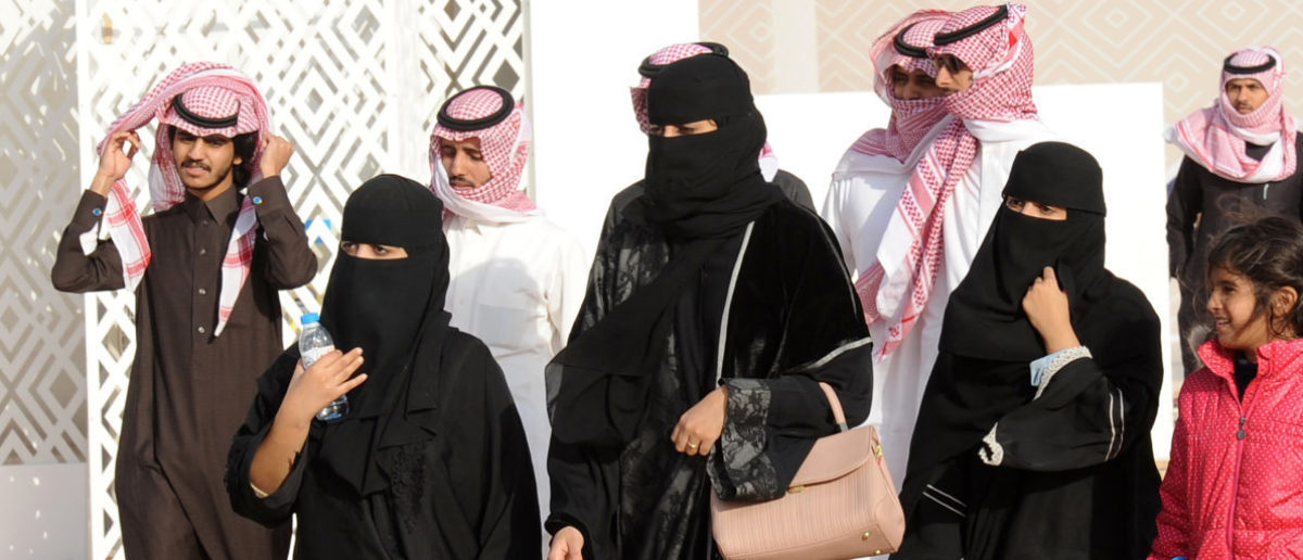 10-things-you-re-not-allowed-to-do-in-saudi-arabia-genmice