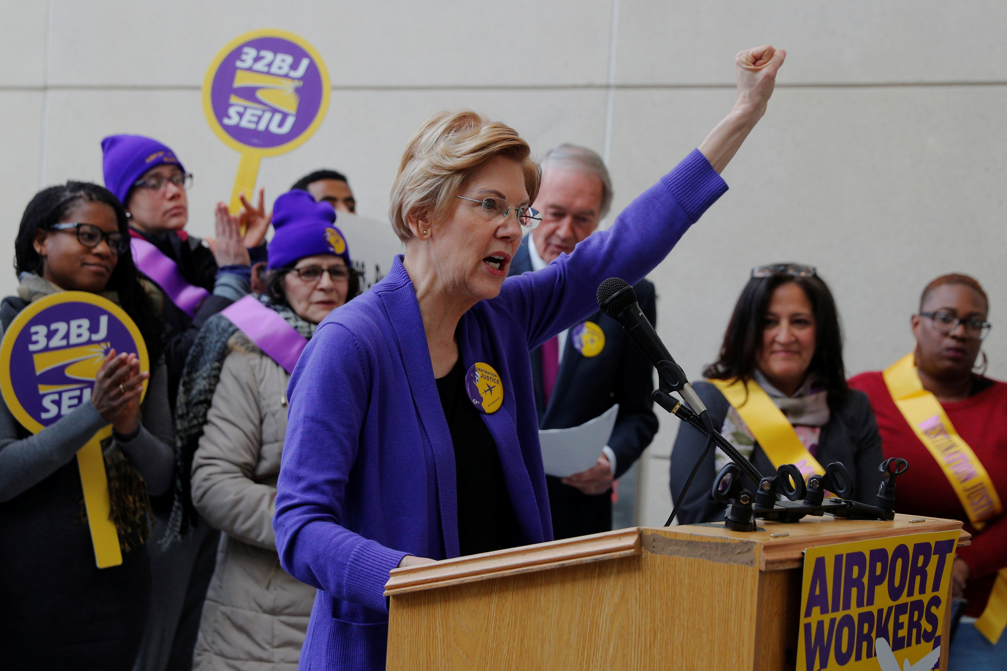 Potential 2020 Democratic presidential candidate and U.S. Senator Elizabeth Warren (D-MA) speaks about federal government employees working without pay and workers trying to unionize at Logan Airport in Boston, Massachusetts, U.S., January 21, 2019. REUTERS/Brian Snyder - RC14E73DE420