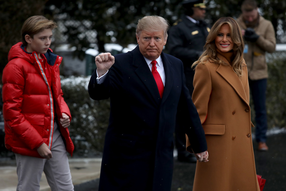 U.S. President Donald Trump (C) departs the White House with first lady Melania Trump (R) and their son, Barron (L), February 01, 2019 in Washington, DC. Trump is scheduled to travel to his home in Florida this weekend. (Photo by Win McNamee/Getty Images)