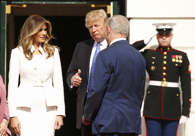 U.S. President Donald Trump (C)) and first lady Melania Trump (L) greet Israeli Prime Minister Benjamin Netanyahu (R) as he arrives with his his wife Sara at the South Portico of the White House in Washington, U.S., February 15, 2017. REUTERS/Kevin Lamarque