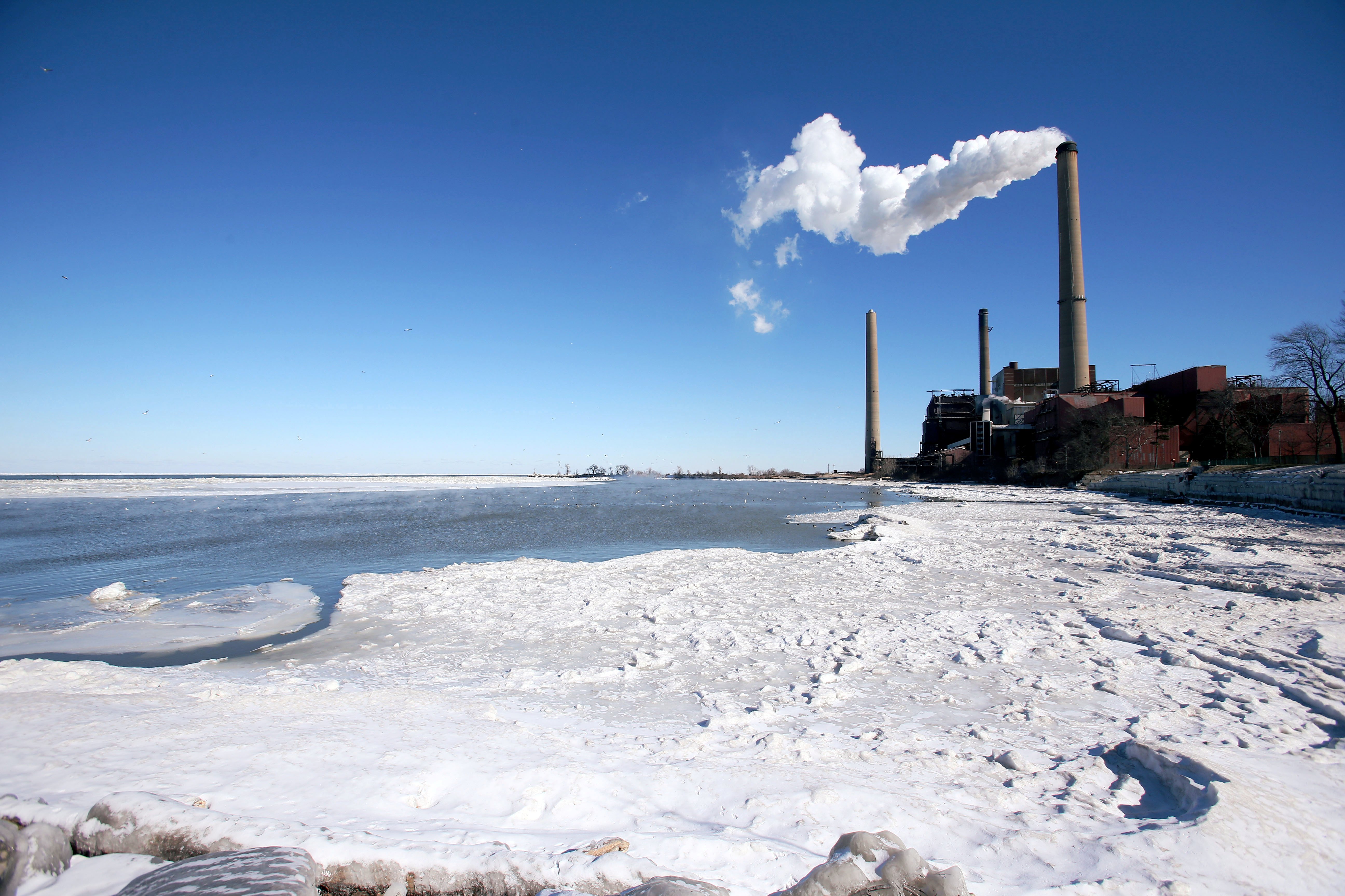 A view of the power plant and frozen Lake Erie from the Miller Road Park pier during single digit temperatures in Avon Lake, Ohio, U.S., January 31, 2019. REUTERS/Aaron Josefczyk