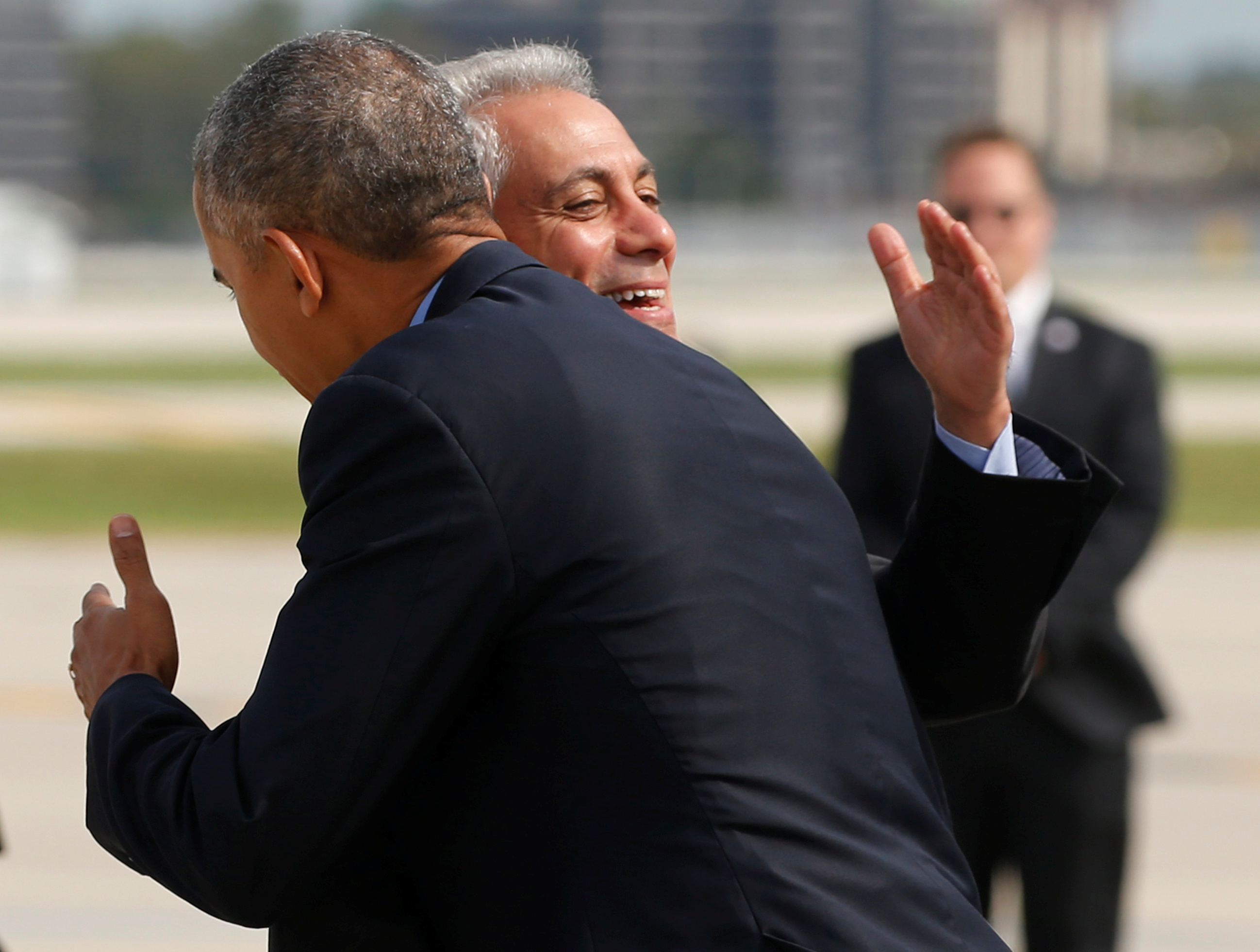 Chicago Mayor Rahm Emanuel greets U.S. President Barack Obama (foreground) as he arrives aboard Air Force One at O'Hare International Airport in Chicago, Illinois, U.S. October 7, 2016. REUTERS/Jonathan Ernst 