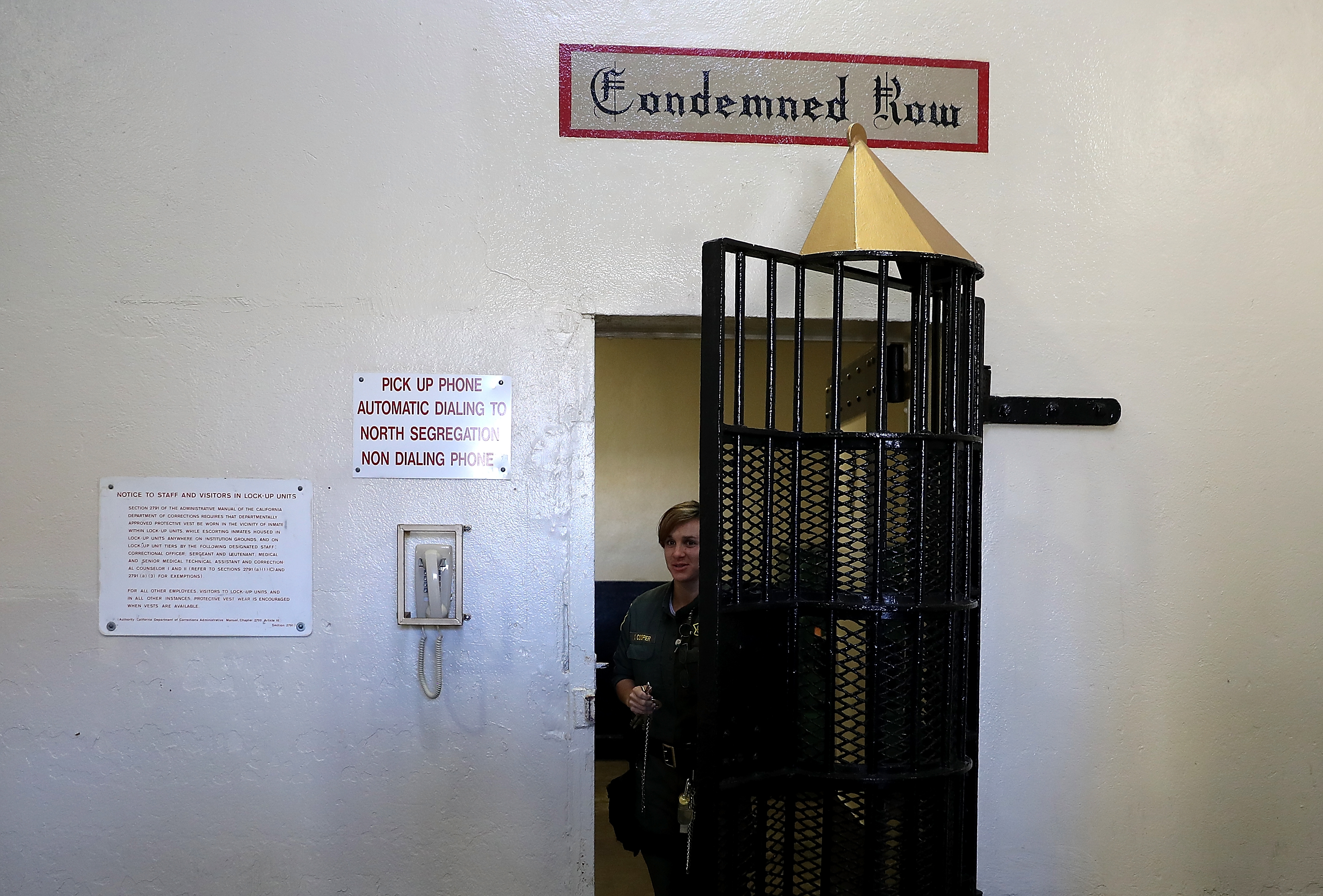 A California Department of Corrections and Rehabilitation (CDCR) officer opens the door to San Quentin State Prison's death row on August 15, 2016 in San Quentin, California. (Photo by Justin Sullivan/Getty Images)