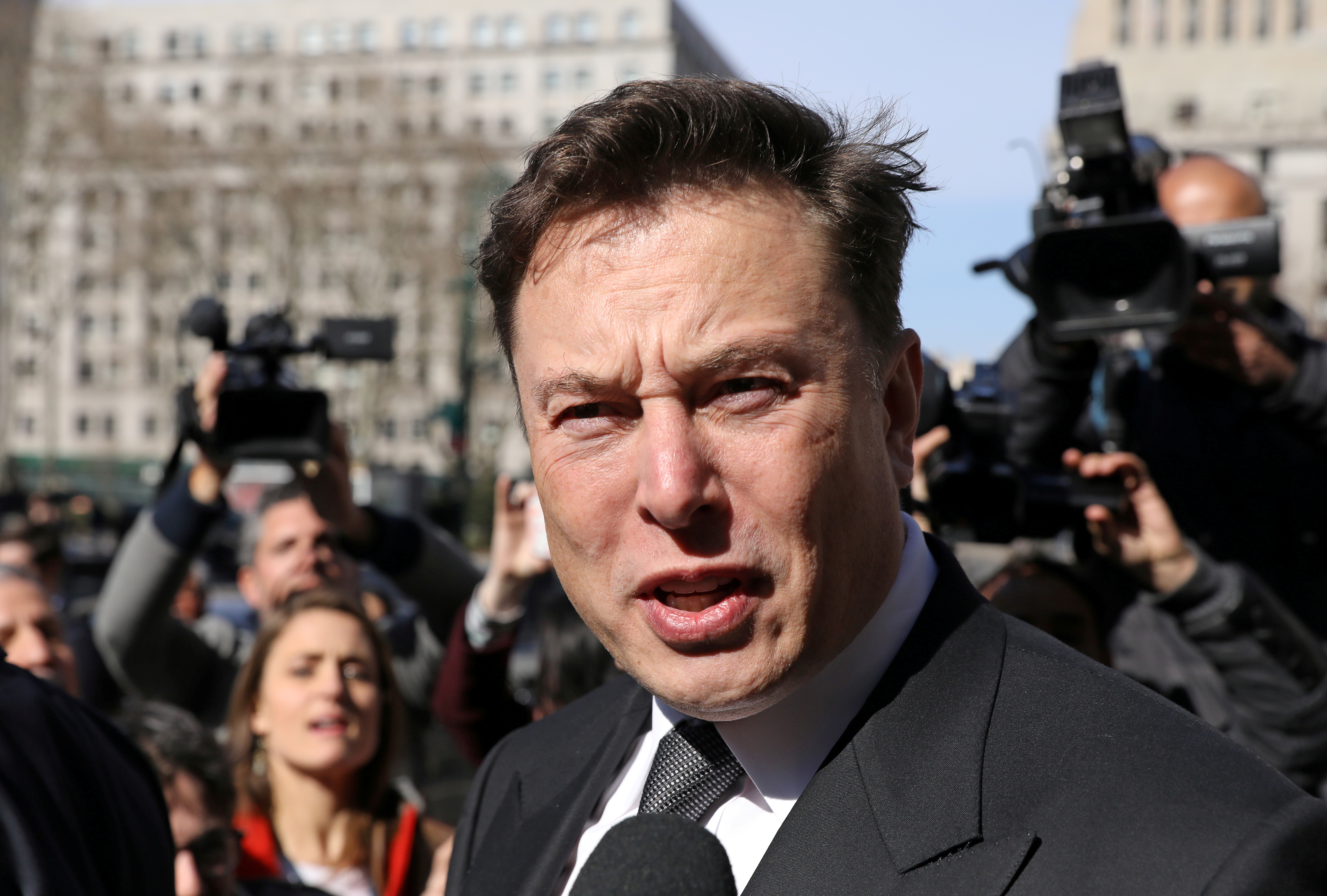 Tesla CEO Elon Musk leaves Manhattan federal court after a hearing on his fraud settlement with the Securities and Exchange Commission (SEC) in New York City, U.S. April 4, 2019. REUTERS/Brendan McDermid