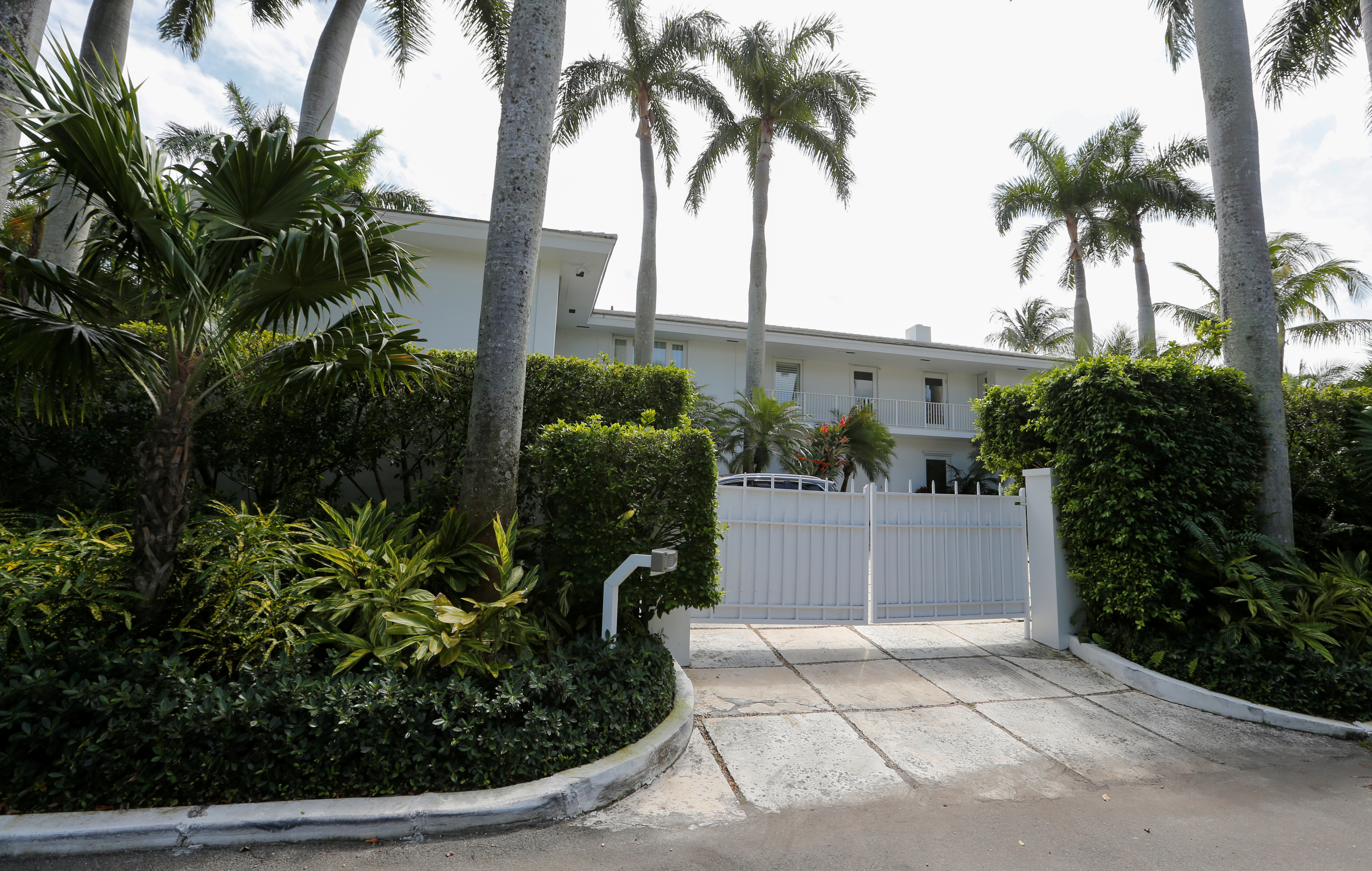 A residence of financier Jeffrey Epstein is shown in Palm Beach, Florida, U.S., March 14, 2019. Picture taken March 14, 2014. REUTERS/Joe Skipper - RC1EF373D800