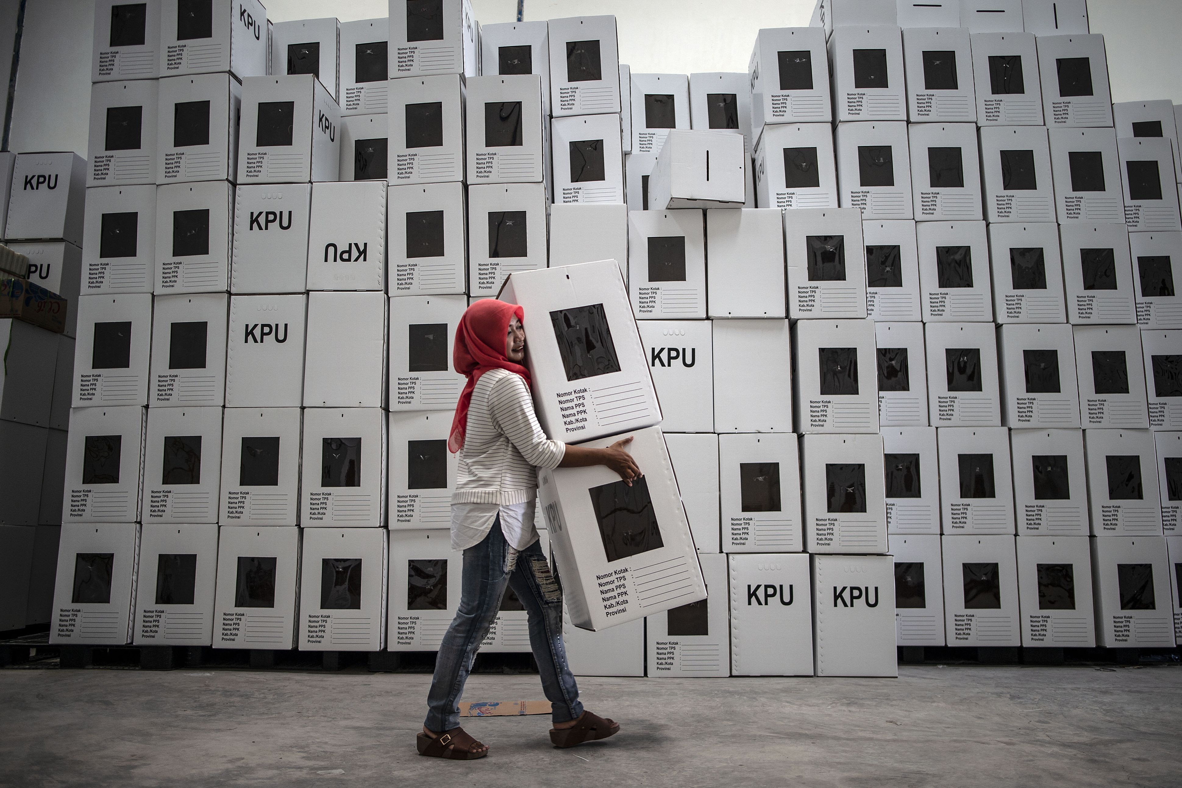 This picture taken on March 18, 2019 shows an Indonesian election commission worker arranging ballot boxes in Surabaya, in preparation for the upcoming April 17 presidential and parliamentary elections. (JUNI KRISWANTO/AFP/Getty Images)