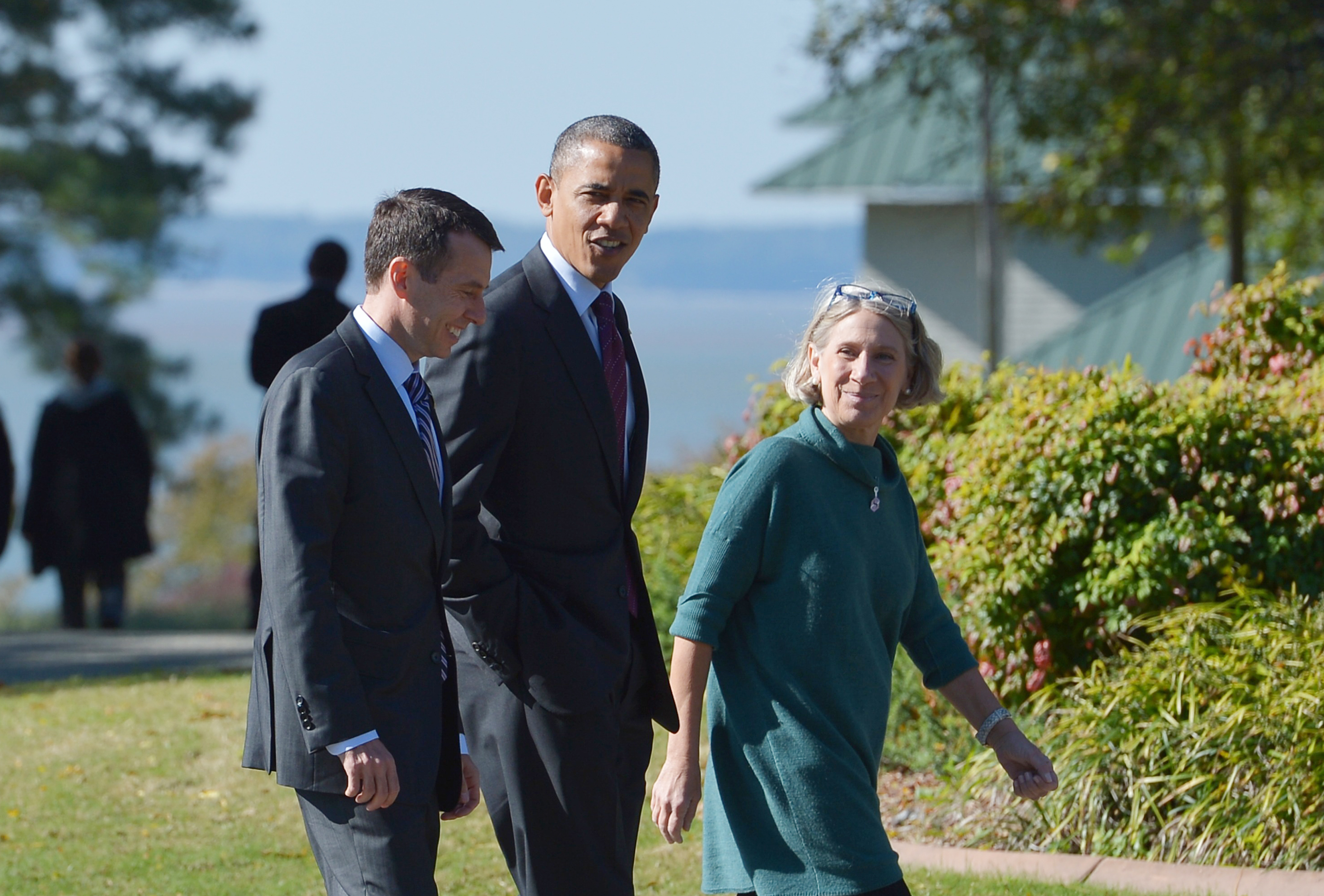 US President Barack Obama walks with Senior White House Advisor David Plouffe (L) and Anita Dunn to debate preparation at the Kingsmill Resort October 16, 2012 in Williamsburg, Virginia. Obama will be heading to to Hofstra University in Hempstead, New York later in the day for the second presidential debate. AFP PHOTO/Mandel NGAN (Photo credit should read MANDEL NGAN/AFP/Getty Images)